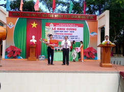 ‘Cậu bé Google’ Phan Đăng Nhật Minh được vinh danh trong lễ khai giảng