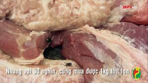 Video: Sự thật kinh hoàng về loại thịt lợn đông lạnh muốn bao nhiêu cũng có