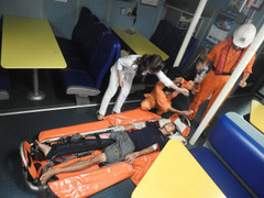 Cứu sống ngư dân bị tời cuốn nguy kịch trên biển