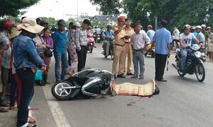 Truy tìm kẻ tông chết người phụ nữ trên phố rồi bỏ trốn