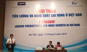 Nghịch lý ở Việt Nam: Lương tối thiểu tăng ‘thả phanh’, năng suất lao động vẫn chậm như ‘rùa bò’