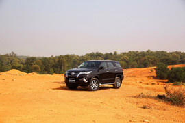 Toyota 'đại thắng' tháng cô hồn, mức tăng trưởng tăng 48%