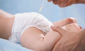 Video: Cười 'vỡ bụng' cảnh gồng mình, gào khóc vật vã của thanh niên ở phòng tiêm chủng