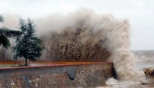 Trực tiếp bão số 10: Bão đang quần thảo dữ dội Hà Tĩnh - Quảng Bình