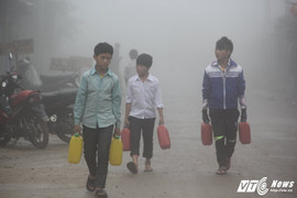 Miền Tây Nghệ An: Người dân ùn ùn vào bản tìm nước sạch