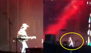 Clip: Tay súng nã đạn điên cuồng vào đám đông, ca sỹ bỏ chạy khỏi sân khấu