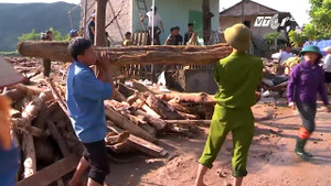 Doanh nhân Thanh Hóa trao hơn 1.000 suất quà cho người dân vùng lũ