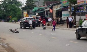 Xe biển xanh va chạm xe đạp điện, cô giáo về hưu thiệt mạng