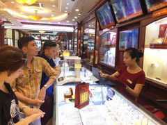 Giá vàng hôm nay 19/10: Vì sao tiếp tục giảm mạnh?