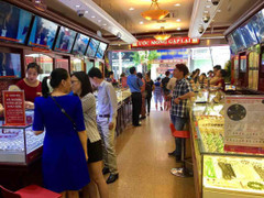 Giá vàng hôm nay 21/10: Sau ngày Phụ nữ Việt Nam, vàng giảm nhiệt