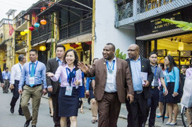 Gần 800 tình nguyện viên, liên lạc viên ra quân phục vụ APEC 2017