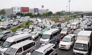 TP HCM yêu cầu Uber, Grab tạm ngừng kết nối xe mới