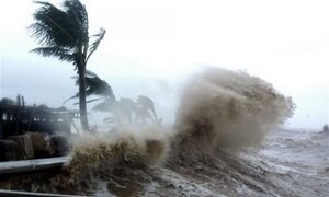 Bão số 12 tăng cấp nguy hiểm, đổ bộ đất liền trong đêm nay