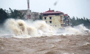 Tin mới nhất bão số 12: Bão liên tục mạnh lên, sóng cao đến 8m