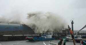 Chuyên gia thời tiết lý giải nguyên nhân bão số 12 càng vào đất liền càng mạnh