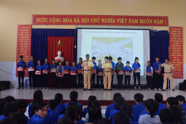 CSGT Huế tăng cường tuyên truyền luật giao thông đường bộ cho học sinh