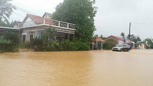 Ảnh: Sau bão số 12, lũ ở Huế có thể vượt mức lịch sử năm 1999