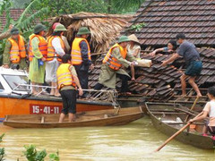 Những điều cần làm ngay để giữ tính mạng khi xảy ra lũ lụt
