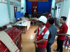 Xót xa cảnh người chết không nhà, nằm đắp chiếu tại trụ sở ủy ban thị trấn ở Quảng Nam