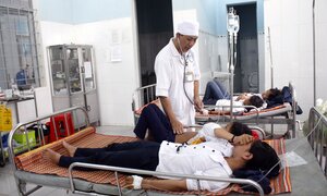 Ăn bánh kẹo của nhóm từ thiện, 84 học sinh tiểu học nhập viện cấp cứu
