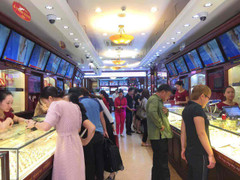 Giá vàng hôm nay 8/11: Diễn biến buồn tẻ, giá trị sụt giảm