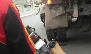 Xe máy lao vào xe tải đỗ ven đường, nam thanh niên chết tại chỗ