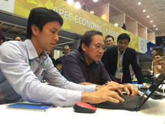 Bộ trưởng Trương Minh Tuấn thăm trung tâm báo chí quốc tế APEC