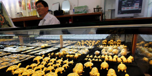 Giá vàng hôm nay 10/11: Sóng yên biển lặng, giao dịch buồn tẻ