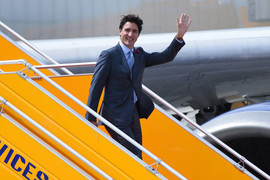 Video: Chuyên cơ chở Thủ tướng điển trai nhất thế giới đã tới Đà Nẵng