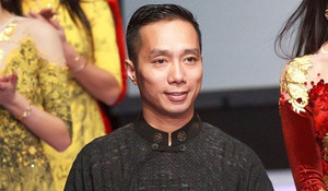 Cảm động thầy giáo 10 năm nhặt ve chai, lấy tiền giúp học sinh nghèo đóng học