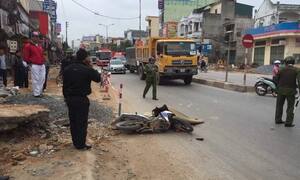 Bị cuốn vào gầm xe ben, người đàn ông chết thảm