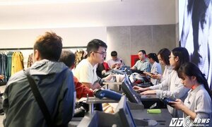 Mua giày hàng hiệu giá rẻ như cho ngày Black Friday 2017