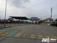 Tài xế lại dùng tiền lẻ qua trạm thu phí BOT ở Huế