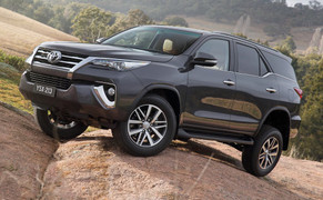 Bị khan hàng, đại lý thổi giá Fortuner hơn 100 triệu đồng