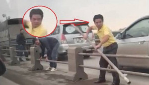 Tài xế ô tô tháo dải phân cách trên cầu Thanh Trì để trốn CSGT bị tước giấy phép lái xe 2 tháng