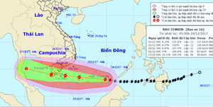 Bão số 16 giật cấp 15 liên tục mạnh thêm tiến thẳng đất liền