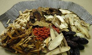 Thần dược thuốc bắc trị bách bệnh hay trò lừa bịp trắng trợn của lang băm?
