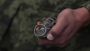 Video: Mải mê selfie, khách du lịch Trung Quốc làm sập cầu