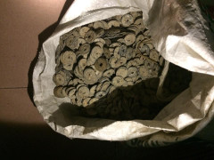 Đào móng xây nhà, dân Bắc Giang tìm thấy 'kho báu 200 năm' dưới lòng đất