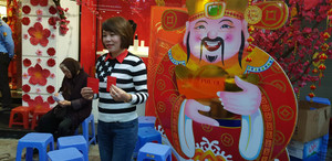 Ngày vía Thần Tài: Có cô gái trẻ đợi từ 3h sáng để được mua vàng đầu tiên