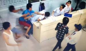 Tôi thương những bác sĩ phải biến mình thành thép, nhẫn nhịn trước nắm đấm, gồng mình khi bị chửi rủa