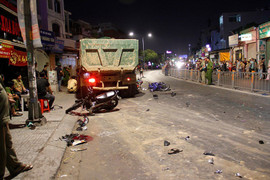 Xe ben cuốn hàng loạt xe máy vào gầm ở Sài Gòn: Tài xế gây tai nạn khai gì?