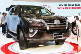 Không thể nhập khẩu ô tô, Toyota 'vỡ trận' trong tháng 3/2018