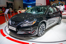 Bảng giá ô tô tháng 4/2018: Nissan chơi ngông, giảm 'sốc' 295 triệu đồng đối với mẫu xe 'ế' Teana