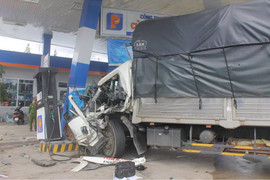 Tai nạn thảm khốc ở Khánh Hòa: Chuyển 5 nạn nhân lên bệnh viện tuyến trên