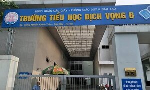 Rơi từ tầng cao xuống đất, học sinh tiểu học ở Hà Nội thương nặng