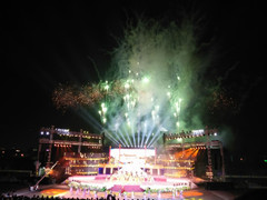 Pháo hoa rực sáng bầu trời trong đêm khai mạc Festival Huế 2018