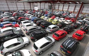 Xe nhập khẩu về nước ngày càng nhiều, giá xe trong nước tăng mạnh trong tháng 5