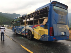 Tai nạn liên hoàn giữa 2 xe đầu kéo, xe khách và xe tải: Hầm Hải Vân ách tắc nghiêm trọng