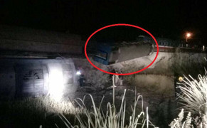 Clip: Hiện trường lật tàu trong đêm ở Thanh Hóa, 2 người chết